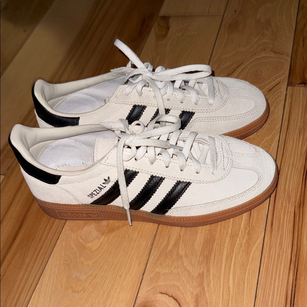 Adidas shoes size 6 barely worn